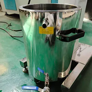 Material tank